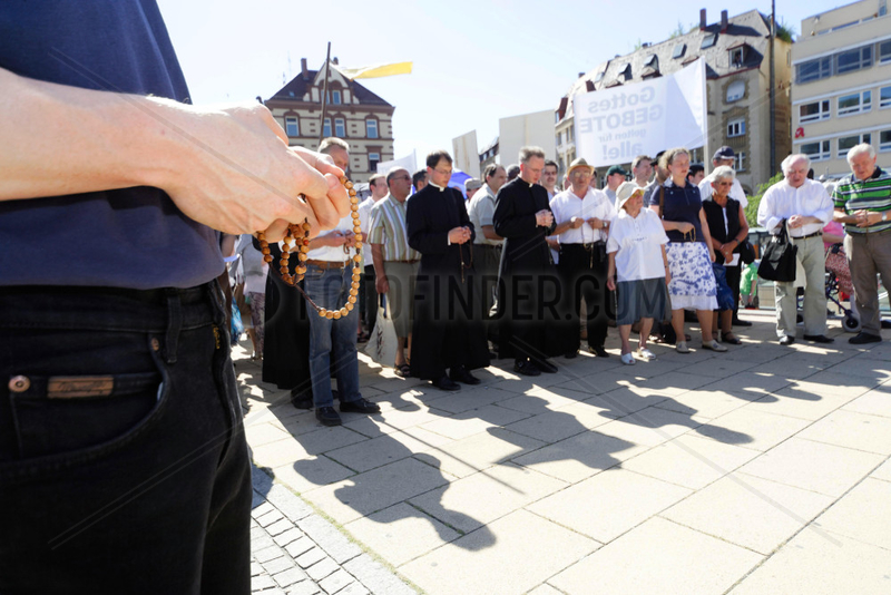 Protest der Pius-Bruderschaft Deutschland gegen den CSD in Stuttgart.