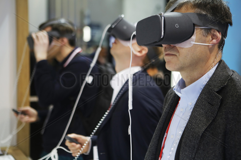 Barcelona,  Spanien - Virtuelle Realitaet beim Mobile World Congress MWC in Barcelona