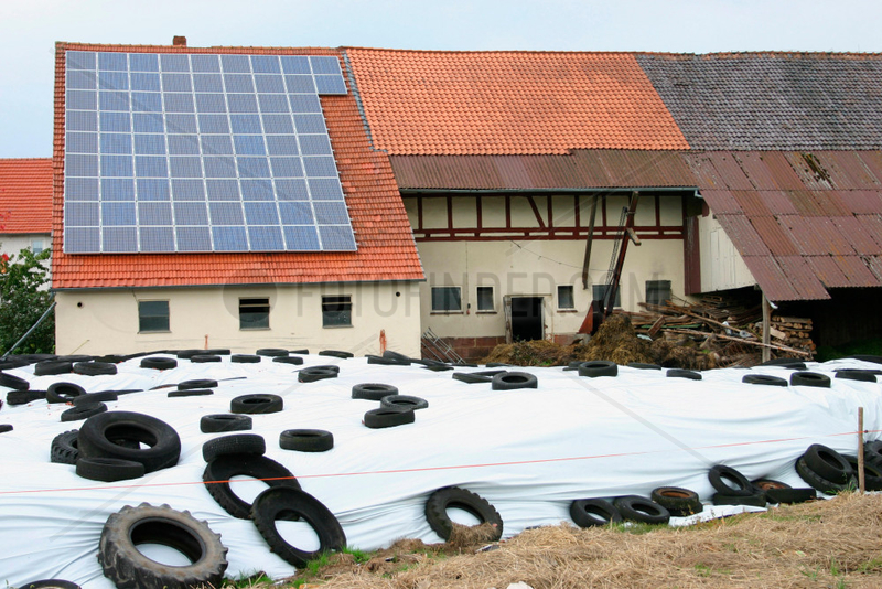 Photovoltaikanlage auf dem Dach eine Scheune