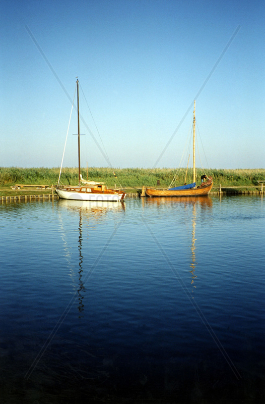 2 Boote auf dem Bodden