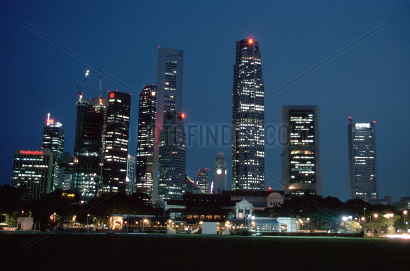 Skyline von Singapur bei Nacht