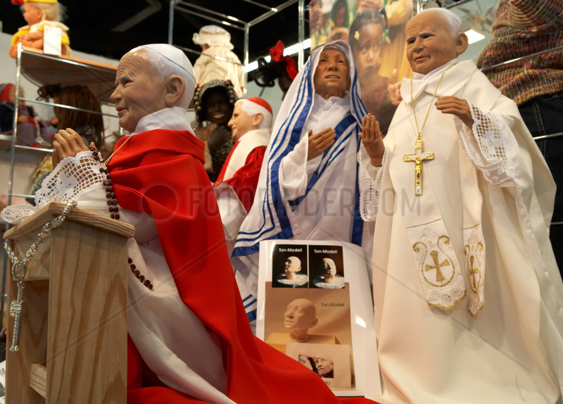 Papst Johannes Paul II,  Mutter Theresa und Papst Benedikt XVI als Puppen