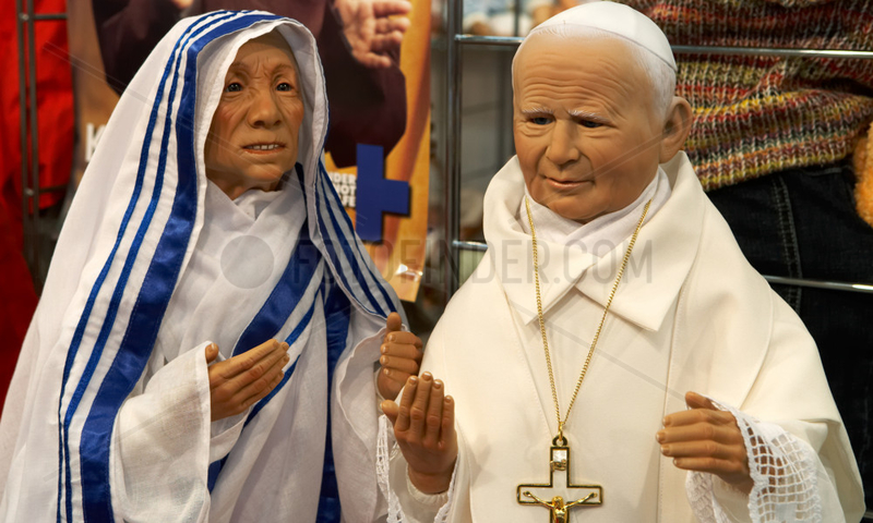 Papst Johannes Paul II und Mutter Theresa als Puppen