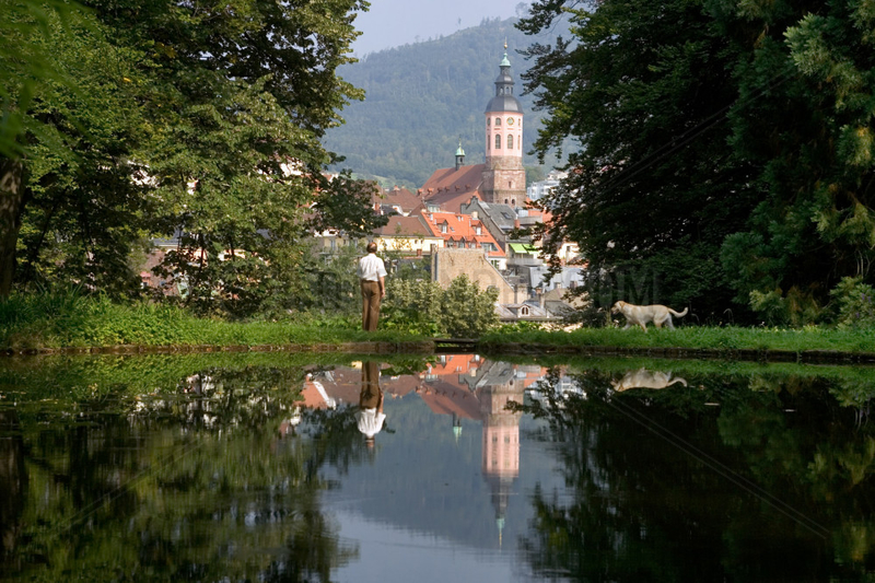 Baden-Baden,  Blick vom Michaelsberg ueber den Solmssee auf die Altstadt mit Stiftskirche