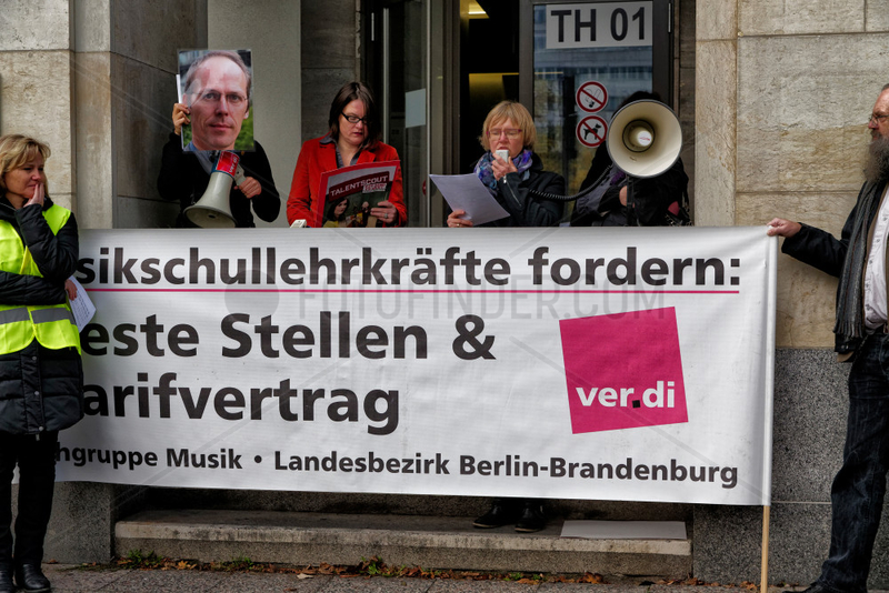 Berlin,  Deutschland,  Musikschullehrer fordern Tarif und feste Stellen