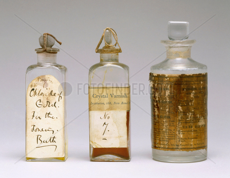 Set of chemicals for the wet-plate process