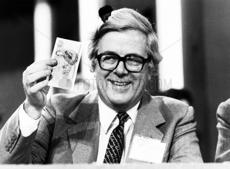 Chancellor Geoffrey Howe with a five-pound note,  16 October 1981.