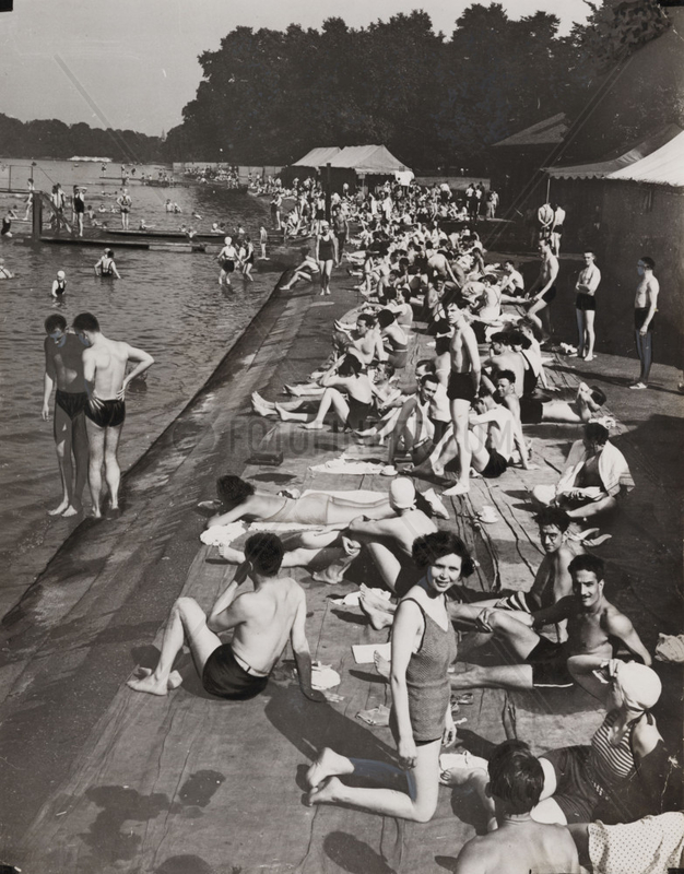 Heat wave scene at Hyde Park,  1937.
