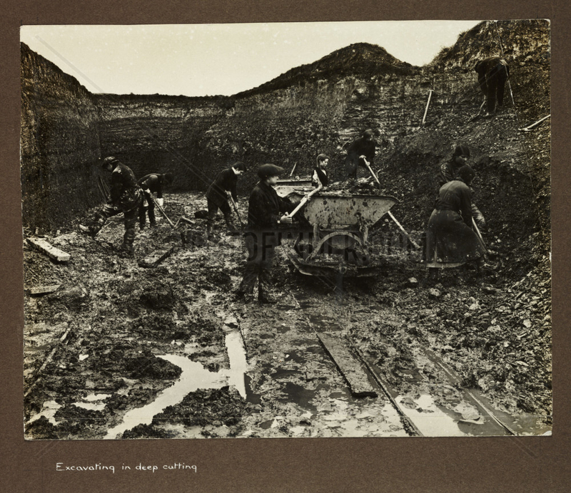 'Excavating in deep cutting',  1915-1918.