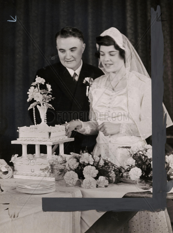 The wedding of Violet Jones and Joan Lee,  5 September 1954.