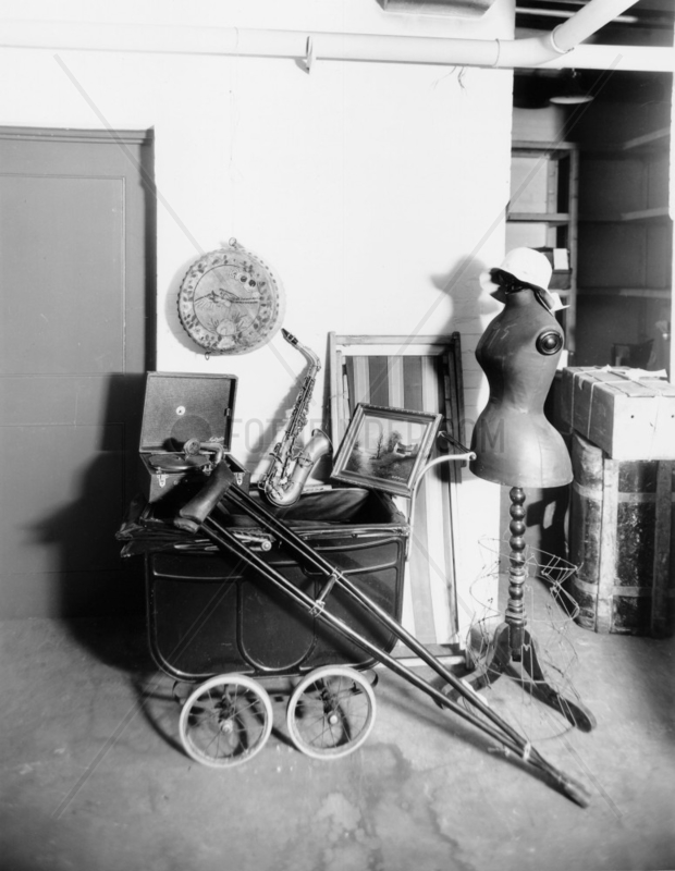Items held at Paddington stations' Lost property office',  19 October 1933.