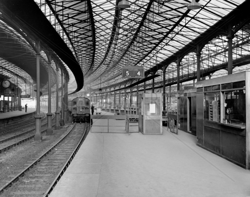 Platforms 4 and 5,  Euston Station,  16 Febru