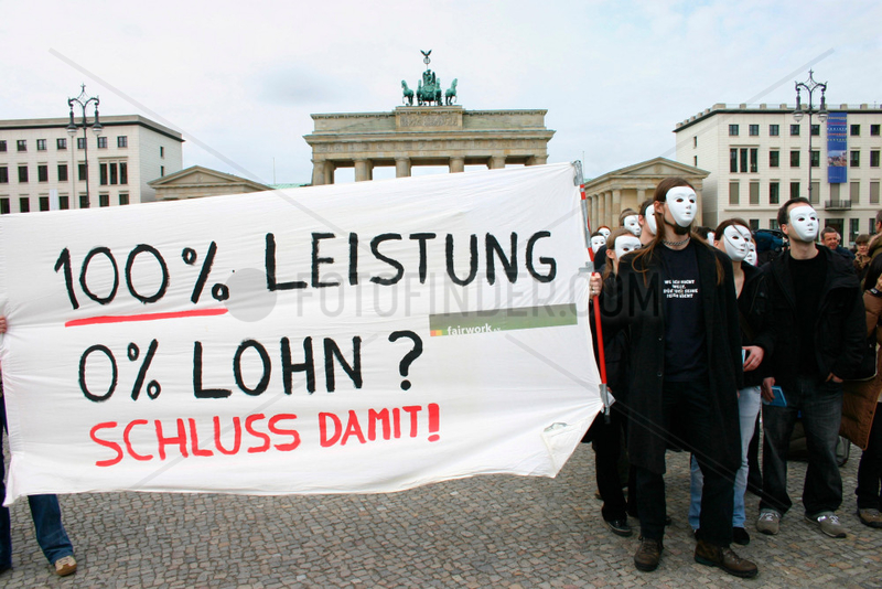 Berlin - Praktikanten Protestaktion gegen Ihre Ausbeutung