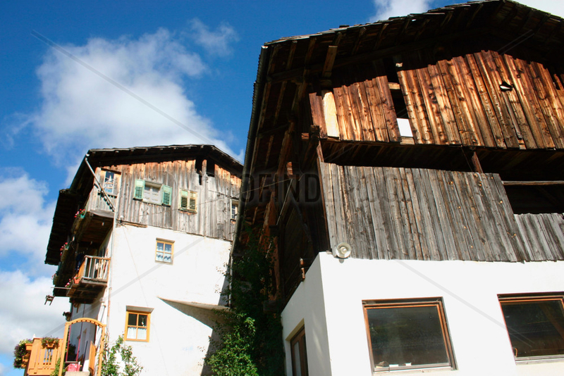 Villnoesstal - Suedtirol. Holzhaus in im Santa Maddalena