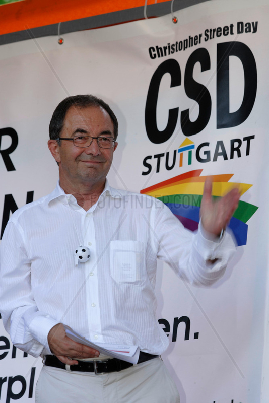 Erwin Staudt,  Praesident des VfB Stuttgart,  Schrimherr des CSD 2009 in Stuttgart.
