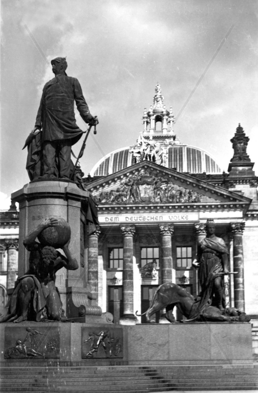  D-Berlin,  1930,  Bismark und der Reichstag 