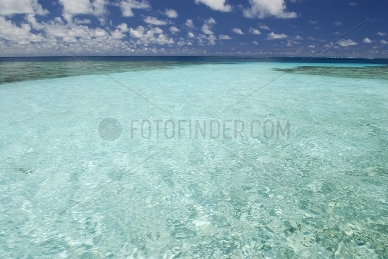 Submerged sandy shelf in the east lagoon New Caledonia