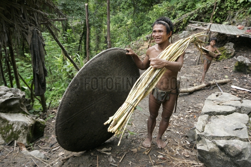 Mann und Junge in Villagetau't Batu Palawan