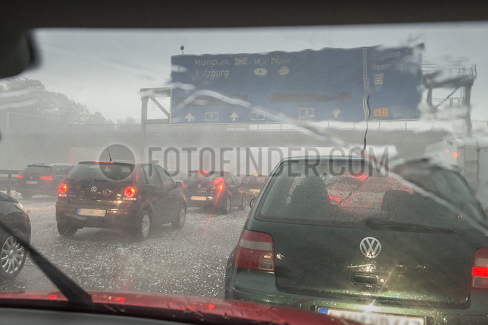 Hagel,  Gewitter,  Starkregen,  Unwetter auf der Autobahn, WMW27881.jpg