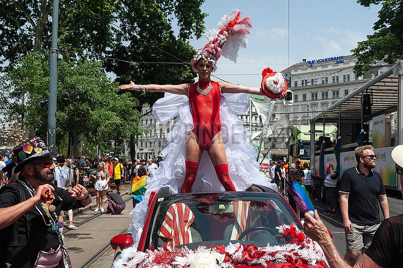 Wien,  Oesterreich,  Teilnehmer auf der Euro Pride Parade
