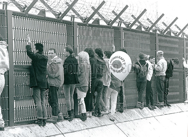 Protest gegen atomare Wiederaufarbeitungsanlage WAA,  Wackersdorf,  April 1989