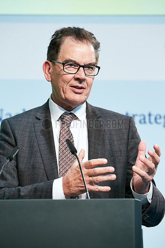 Berlin,  Deutschland - Dr. Gerd Mueller,  Bundesminister fuer wirtschaftliche Zusammenarbeit und Entwicklung.