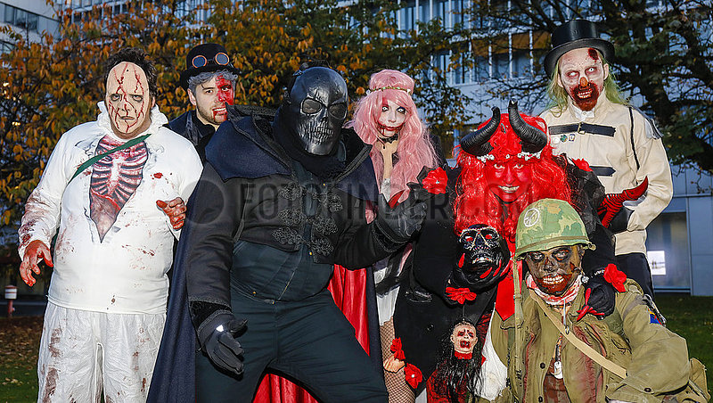 Zombiewalk an Halloween,  Essen,  Ruhrgebiet,  Nordrhein-Westfalen,  Deutschland