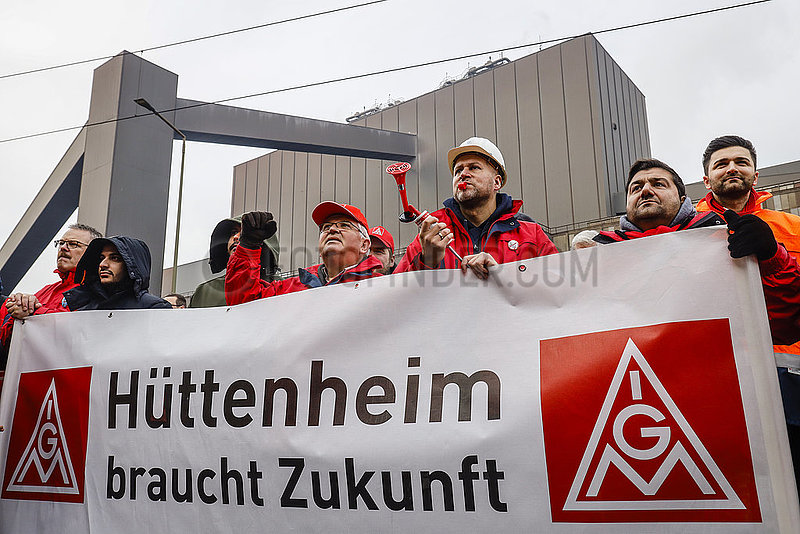 Stahlarbeiter demonstrieren bei ThyssenKrupp Steel,  Duisburg,  Ruhrgebiet,  Nordrhein-Westfalen,  Deutschland,  Europa