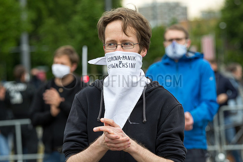 Deutschland,  Bremen - Demonstration gegen Corona-Restriktionen