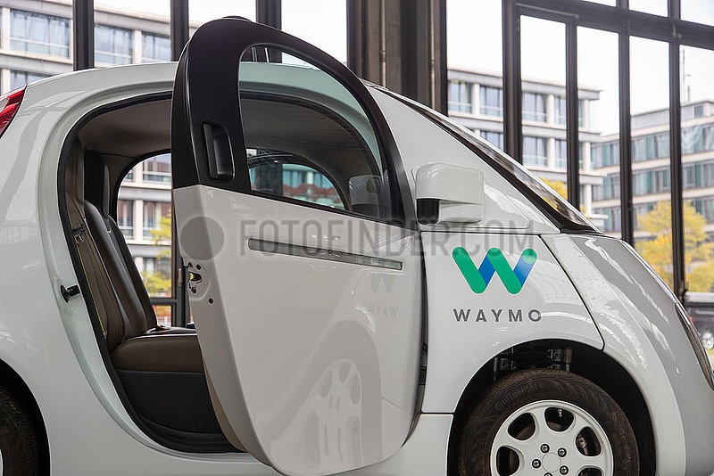 Neuzugang im Verkehrszentrum des Deutschen Museums: Waymo Firefly,  eines der ersten autonomen Fahrzeuge