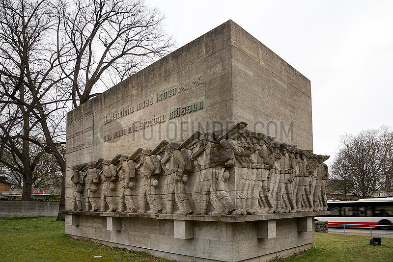Deutschland,  Hamburg - Umstrittenes Kriegerdenkmal fuer Gefallene des Infanterieregiments Nr. 76 im 1. Weltkrieg,  errichtet 1936 am Stephansplatz beim Dammtor