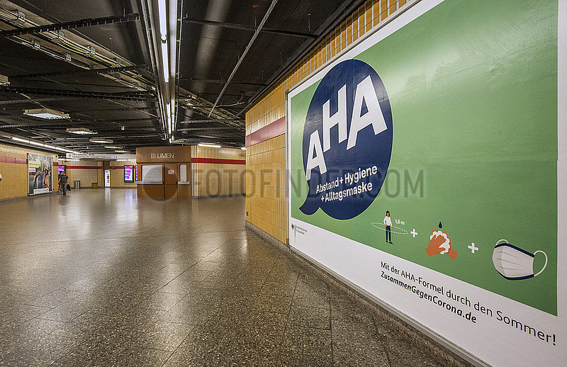 AHA Kampagne,  Plakat im U-Bahnhof,  Muenchen,  August 2020
