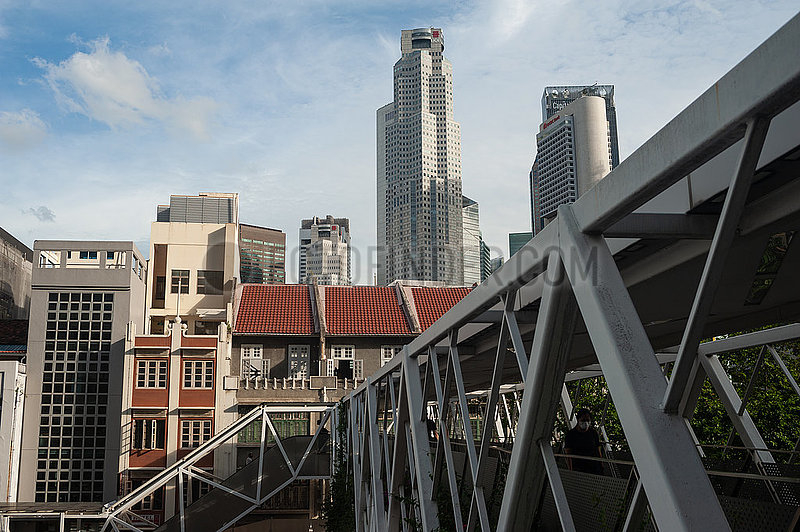 Singapur,  Republik Singapur,  Stadtansicht mit historischen Gebaeuden und modernen Wolkenkratzern im Geschaeftszentrum
