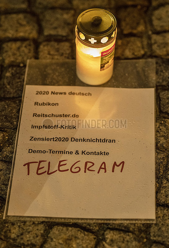 Querdenker Protest,  Hinweis auf Telegram,  München,  9. Dezember 2021