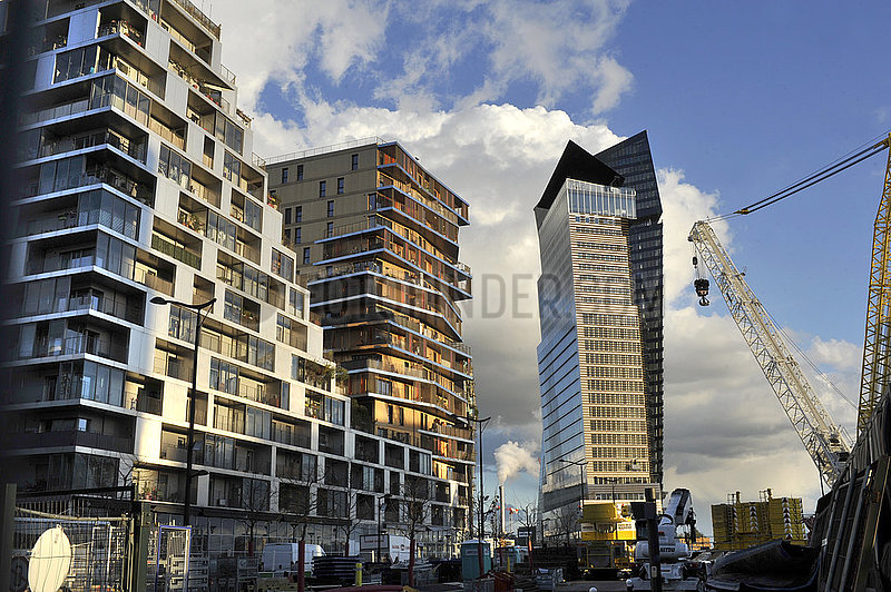 FRANCE. PARIS (75) 13TH DISTRICT. LA ZAC MASSENA-BRUNESEAU. IN THE MIDDLE,  THE HOME TOWER,  SOCIAL HOUSING ,  BUILT BY BOUYGUES GROUP. AT RIGHT,  THE DUO OFFICES TOWERS,  JEAN NOUVEL ARCHITECT,  THEY WILL SHELTER NATIXIS BANK OFFICES AND A LUXURY HOTEL MGALLERY (SOFITEL) DESIGN BY PHILIPPE STARCK
