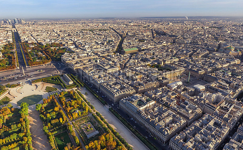 Frankreich. Paris (75) Luftansicht im Herbst der Rue de Rivoli und im Hintergrund des Ortes Vendome. Links vom Bild,  der Tuileries -Garten