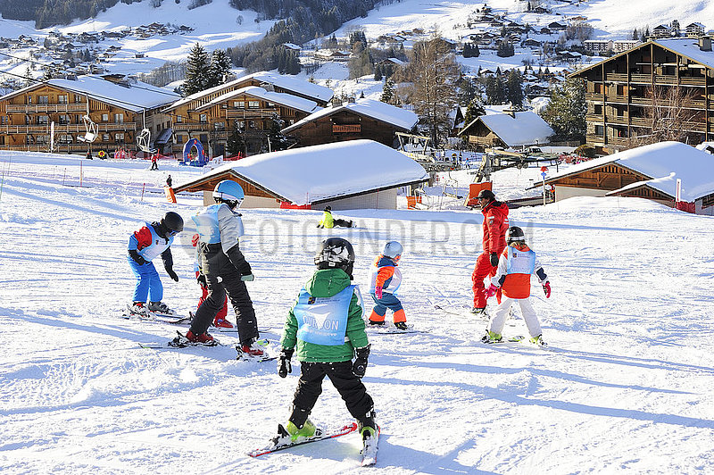 Frankreich,  Haute-Savoie (74) MEGEVE-Skigebiet,  Rochebrune-Skigebiet,  ESF-Skilüchse für Kinder