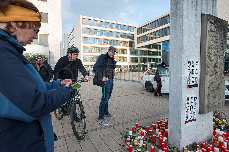Oberbuergermeister Frank-Tilo Becher (SPD) und DGB Geschaeftsfuehrer Matthias Koerner - Gedenken an die Opfer des rechtsterroristischen Anschlags Hanau 2020
