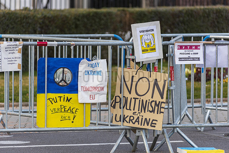 FRANCE,  Alsace,  Bas-Rhin (67), Strasbourg,  Signs against the Russian invasion of Ukraine in front of the Russian Consulate