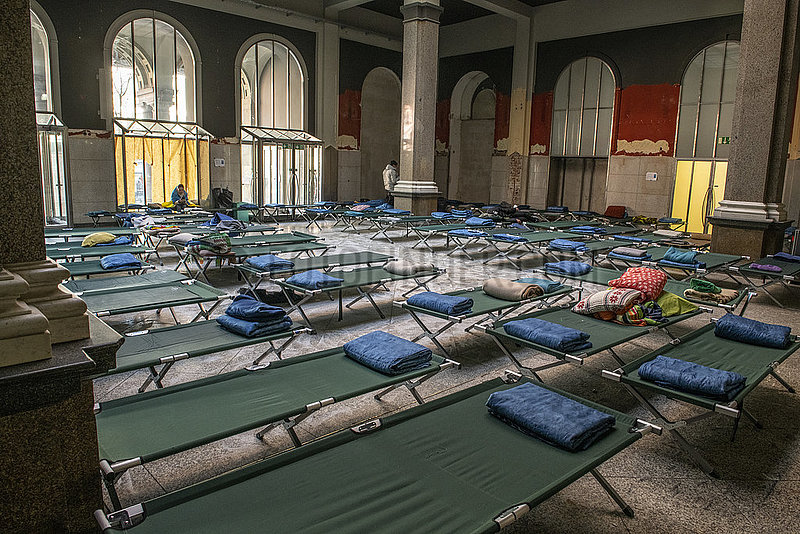 Schlafsaal,  Angebot für ukrainische Geflüchtete,  Zentrale Anlaufstelle der Caritas für Flüchtlinge aus der Ukraine,  im Hauptbahnhof,  München,  8. März 2022