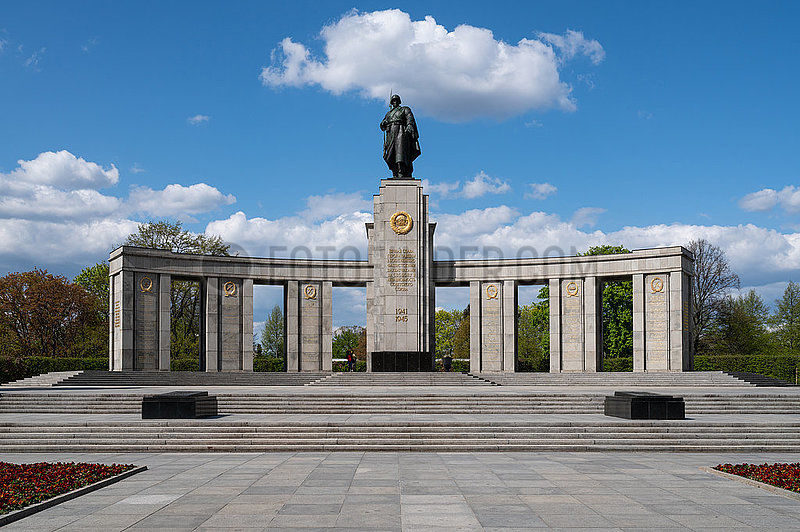 Berlin,  Deutschland,  Sowjetisches Ehrenmal im Ortsteil Tiergarten