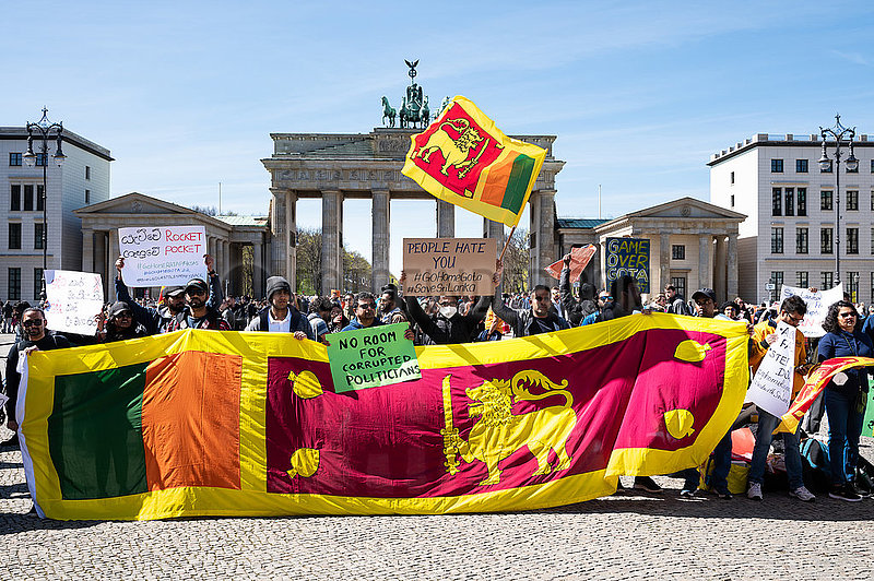 Berlin,  Deutschland,  Demonstration am Brandenburger Tor fuer den Schutz der Menschenrechte in
Sri Lanka