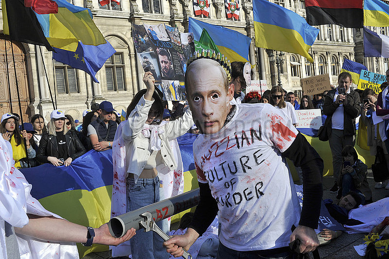 FRANCE. PARIS (75) CITY HALL SQUARE. SUPPORT RALLY THE 2022 JUNE 8 TO UKRAINE AFTER THE INVASION OF RUSSIA THE 2022 FEBRUARY 24