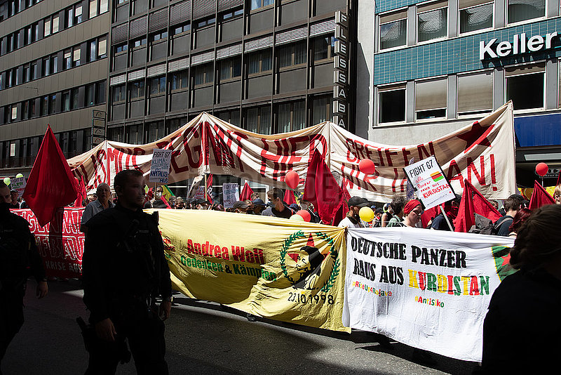 7000 demonstrieren gegen die Politik der G7 in München