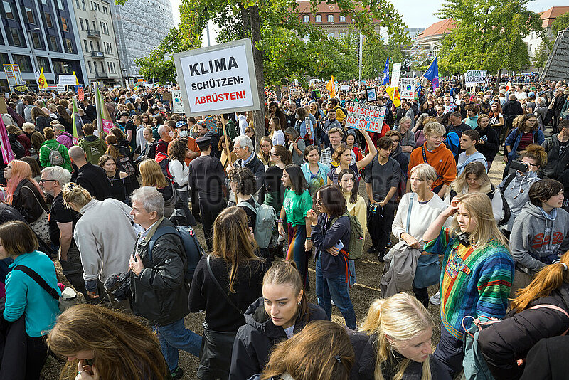 23.09.2022,  Berlin,  Deutschland - Fridays for future globaler Klimastreik