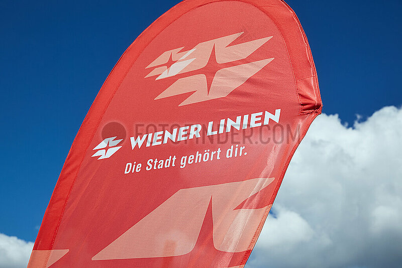 Berlin,  Deutschland - Das Logo der Wiener Linien auf einem Werbebanner.