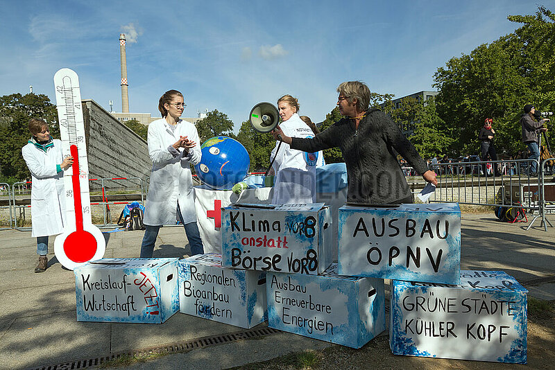 23.09.2022,  Berlin,  Deutschland - Fridays for future globaler Klimastreik