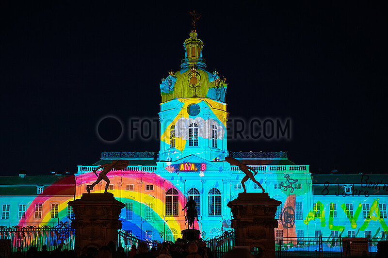 Berlin,  Deutschland,  Das Schloss Charlottenburg erstrahlt in bunten Farben waehrend des Festival of Lights