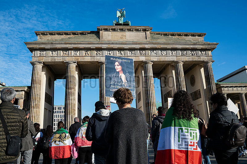 Berlin,  Deutschland,  Demonstration gegen die Verletzung der Menschenrechte im Iran und Solidaritaet mit den iranischen Protesten
