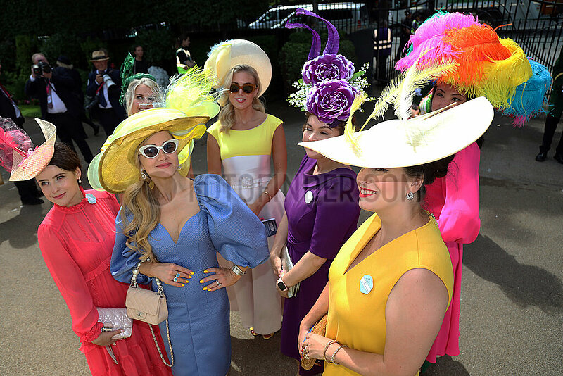 Royal Ascot,  Ladies Day,  Fashion: Women with hats at the racecourse